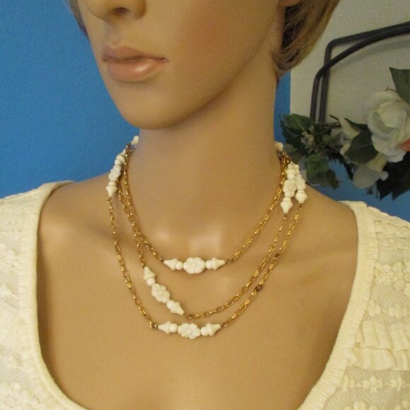 HOBE 53" Floral Milk Glass Gold Chain Convertible Necklace ~ VINTAGE Designer - Picture 6 of 14